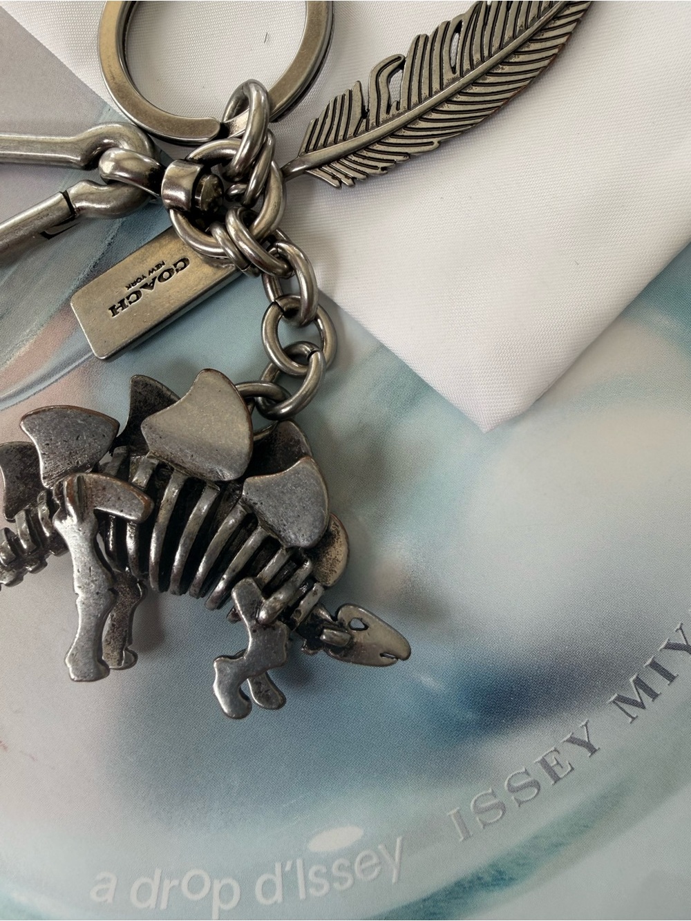 Coach Lexie dinosaur keychain Charm new metal heavy with dust bag new - Picture 4 of 7